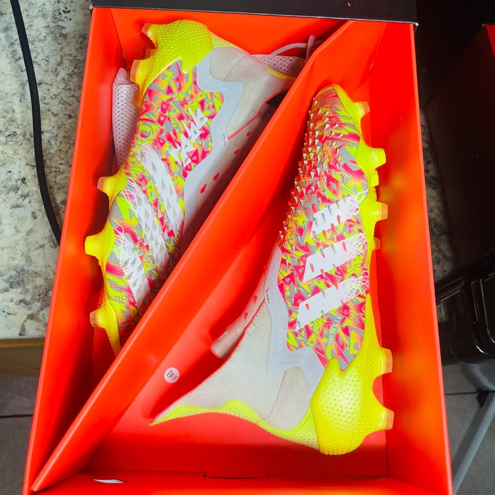 Adidas Nike like new preditor